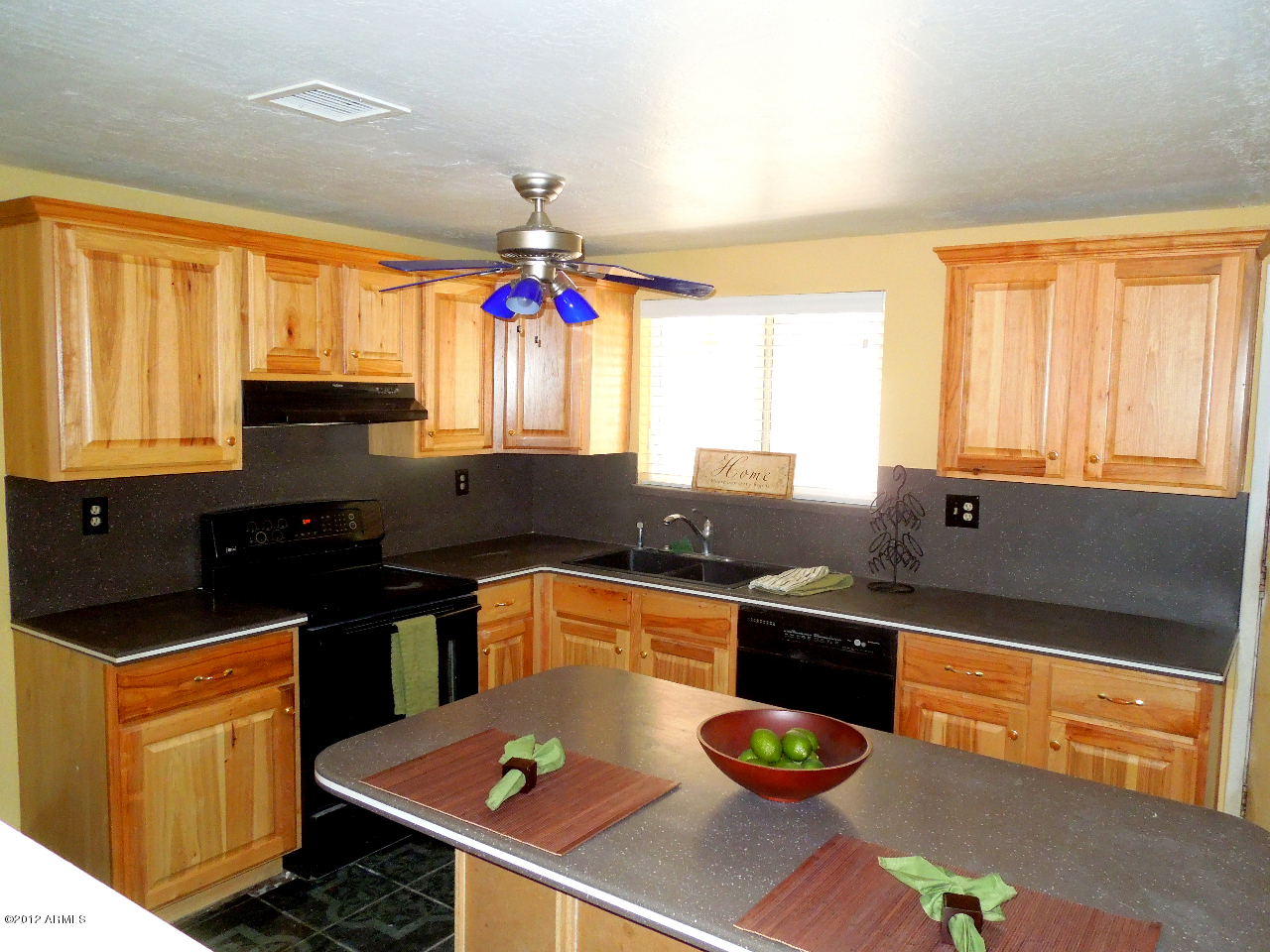 1915 West Decatur Street Mesa, AZ 85201 - Photo 3 of 9 Kitchen 2