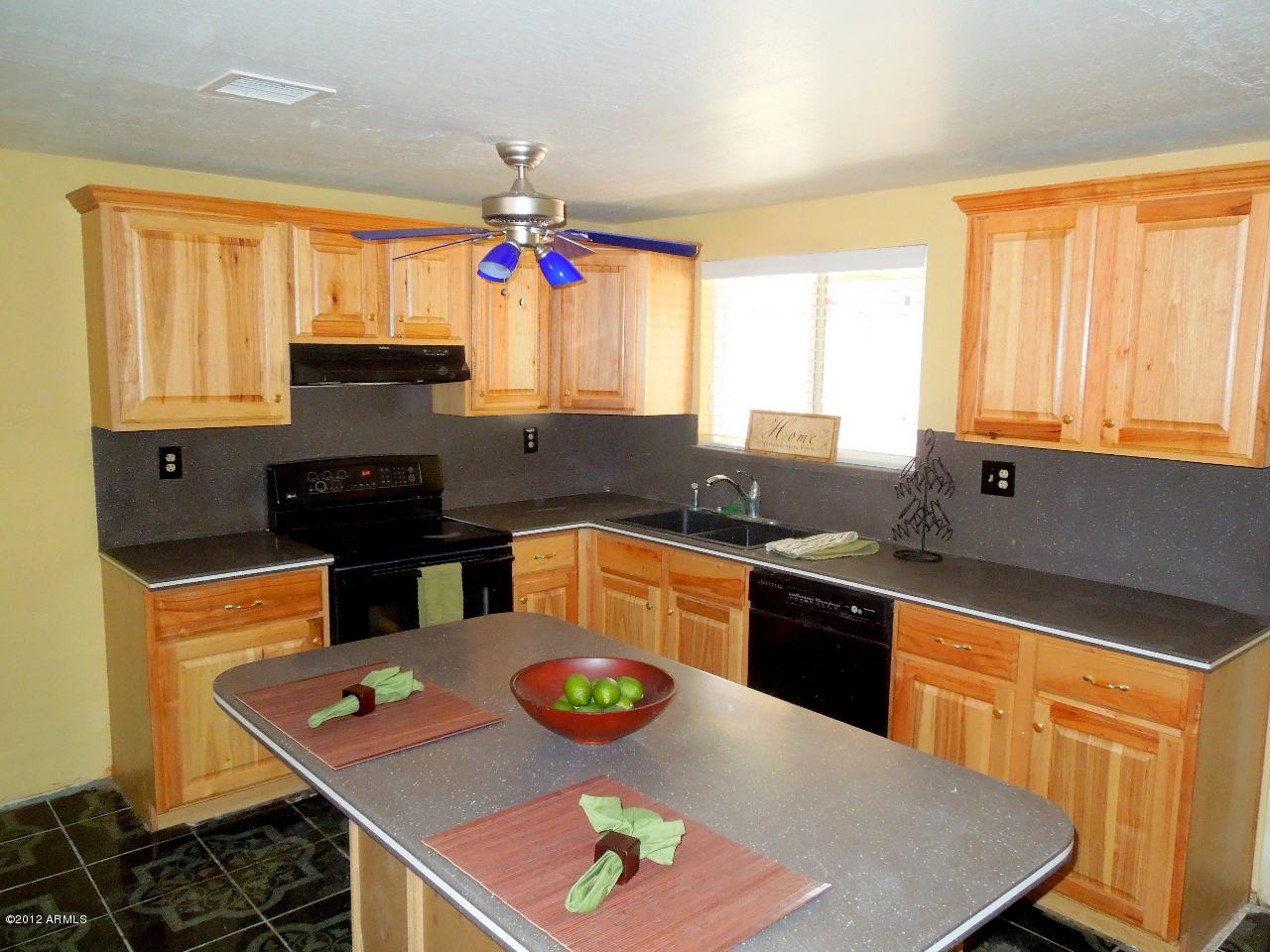1915 West Decatur Street Mesa, AZ 85201 - Photo 4 of 9 Kitchen 1