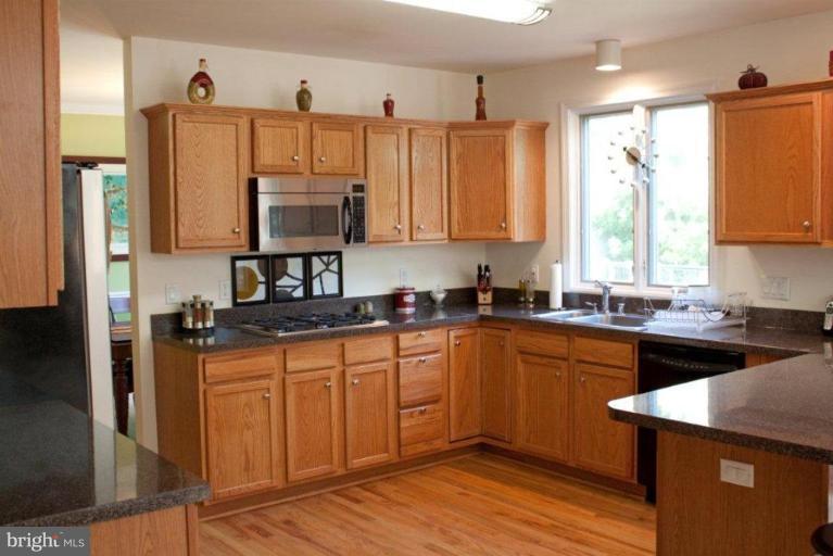 1052 Blackwell Road Annapolis, MD 21403 - Photo 12 of 19 Kitchen