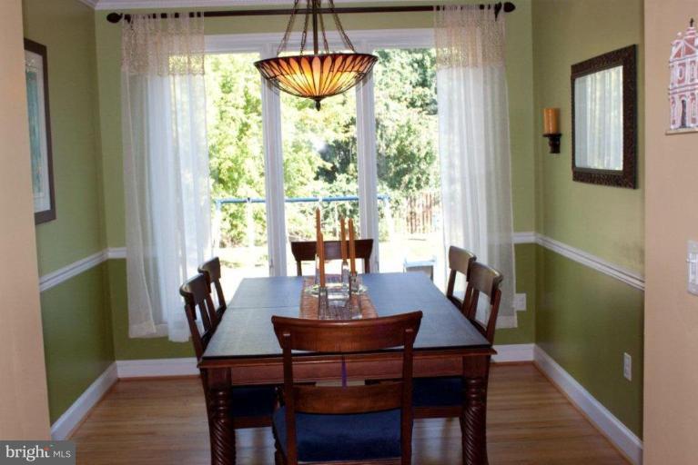 1052 Blackwell Road Annapolis, MD 21403 - Photo 7 of 19 Dining Room