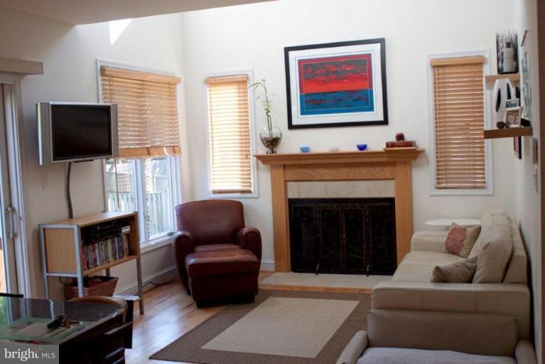 1052 Blackwell Road Annapolis, MD 21403 - Photo 8 of 19 Family Room