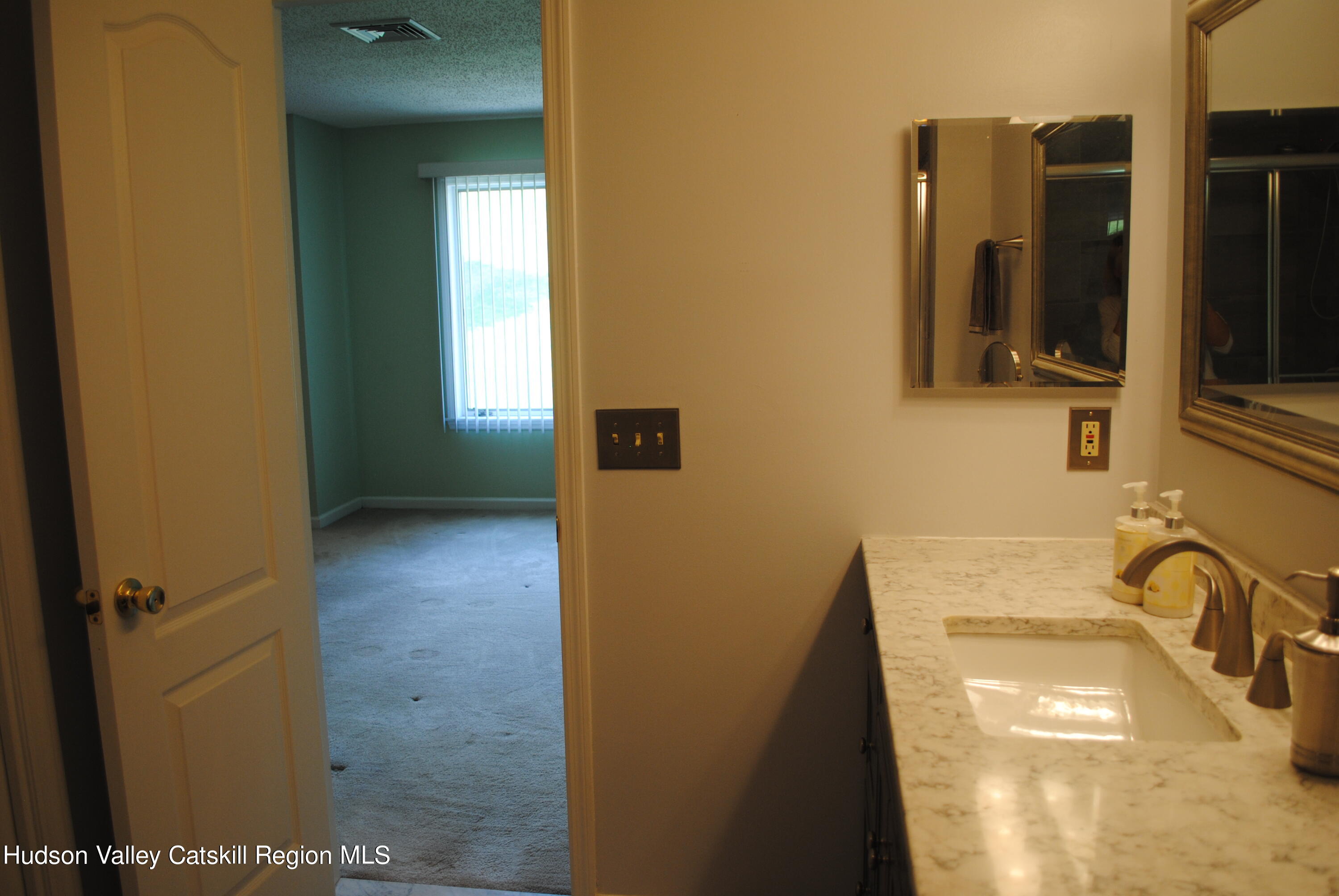 75 Riverview Port Ewen, NY 12466 - Photo 23 of 35 a bathroom with a bathtub