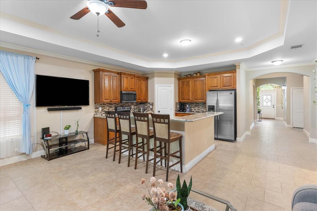 502 Ritchey Street Gainesville, TX 76240 - Photo 14 of 29 a view of kitchen with furniture and flat screen tv