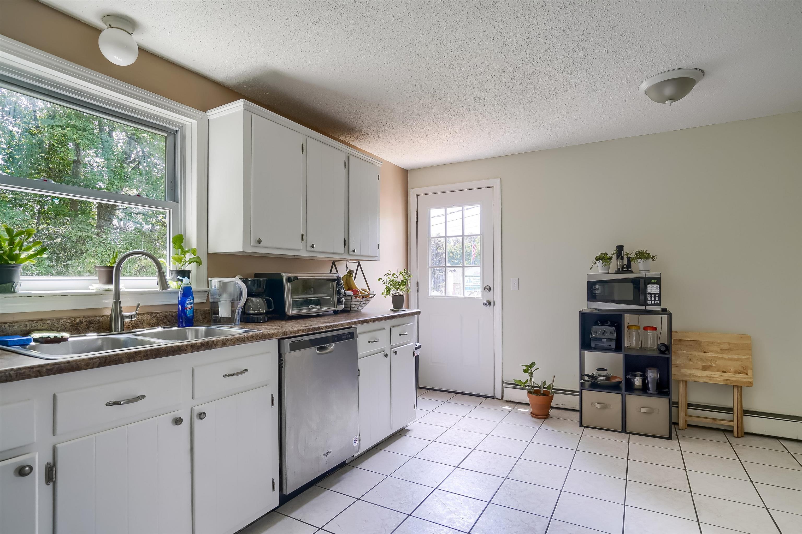 73 R Rockingham Road, Unit R Derry, NH 03038 - Photo 8 of 20