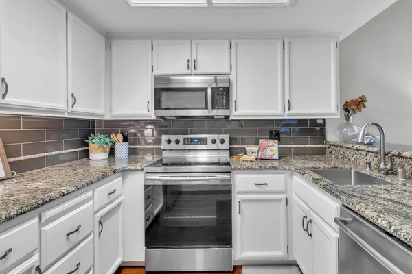 $415,000 | 231 Live Oak Circle, Unit 2, Roseville, CA 95678