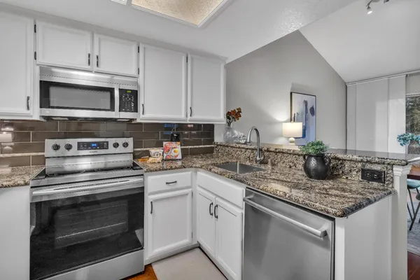 $415,000 | 231 Live Oak Circle, Unit 2, Roseville, CA 95678