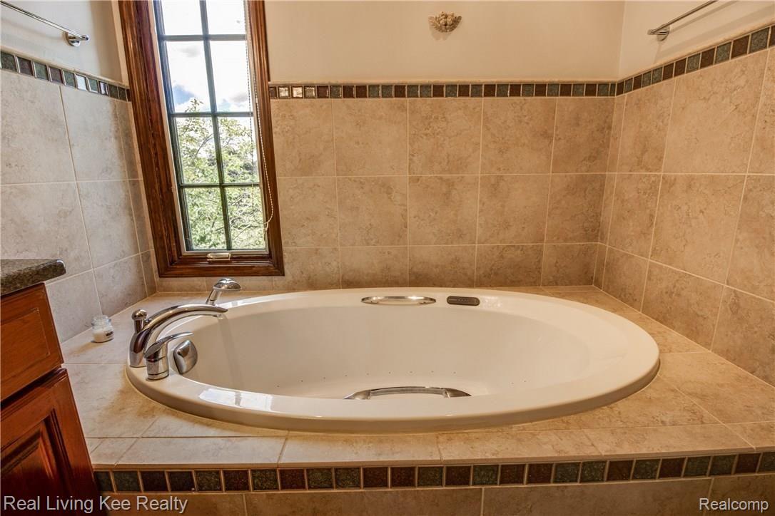 740 Timberline Drive Rochester, MI 48309 - Photo 40 of 48 1 (37).jpg