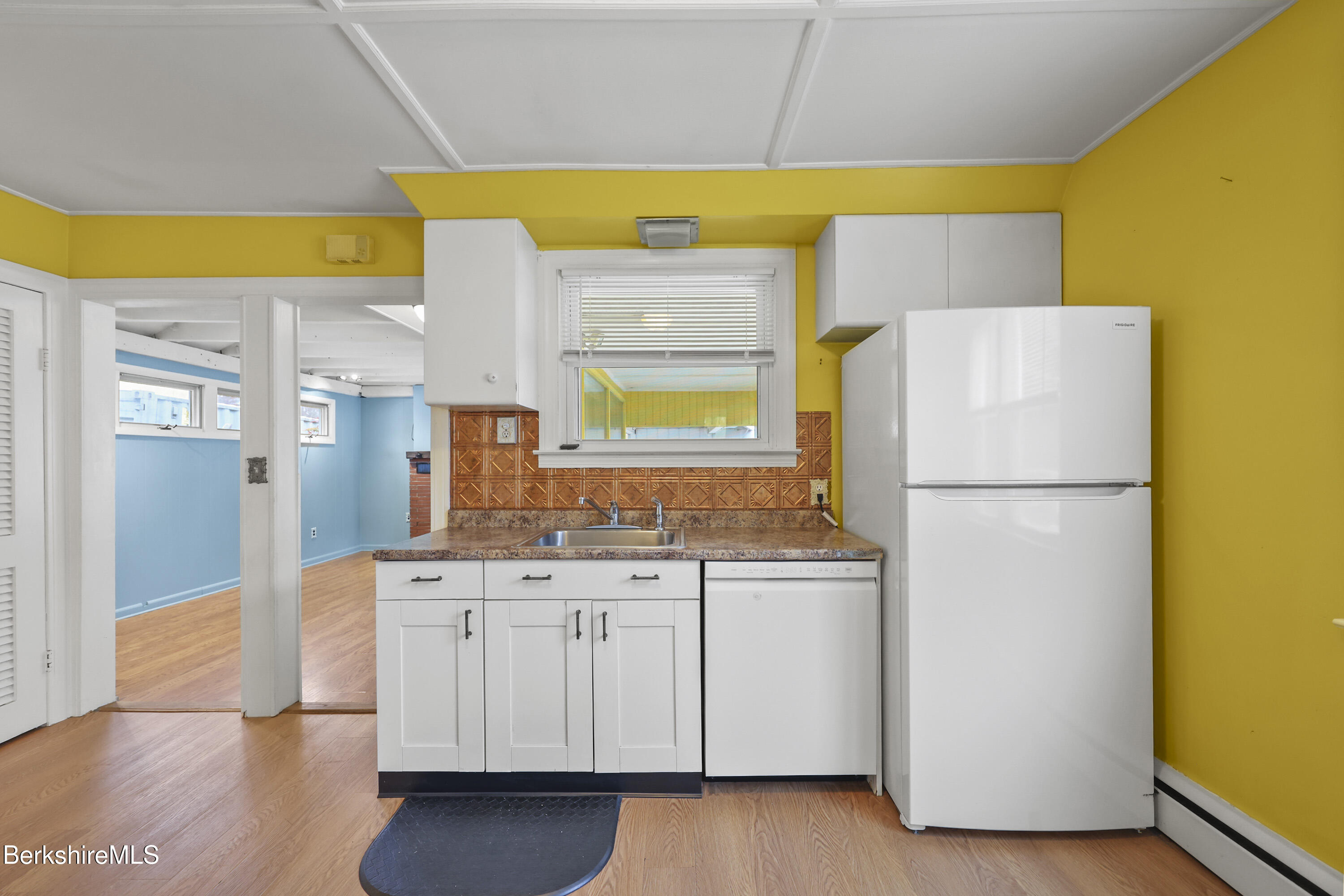 559 Onota Street Pittsfield, MA 01201 - Photo 10 of 29 kitchen