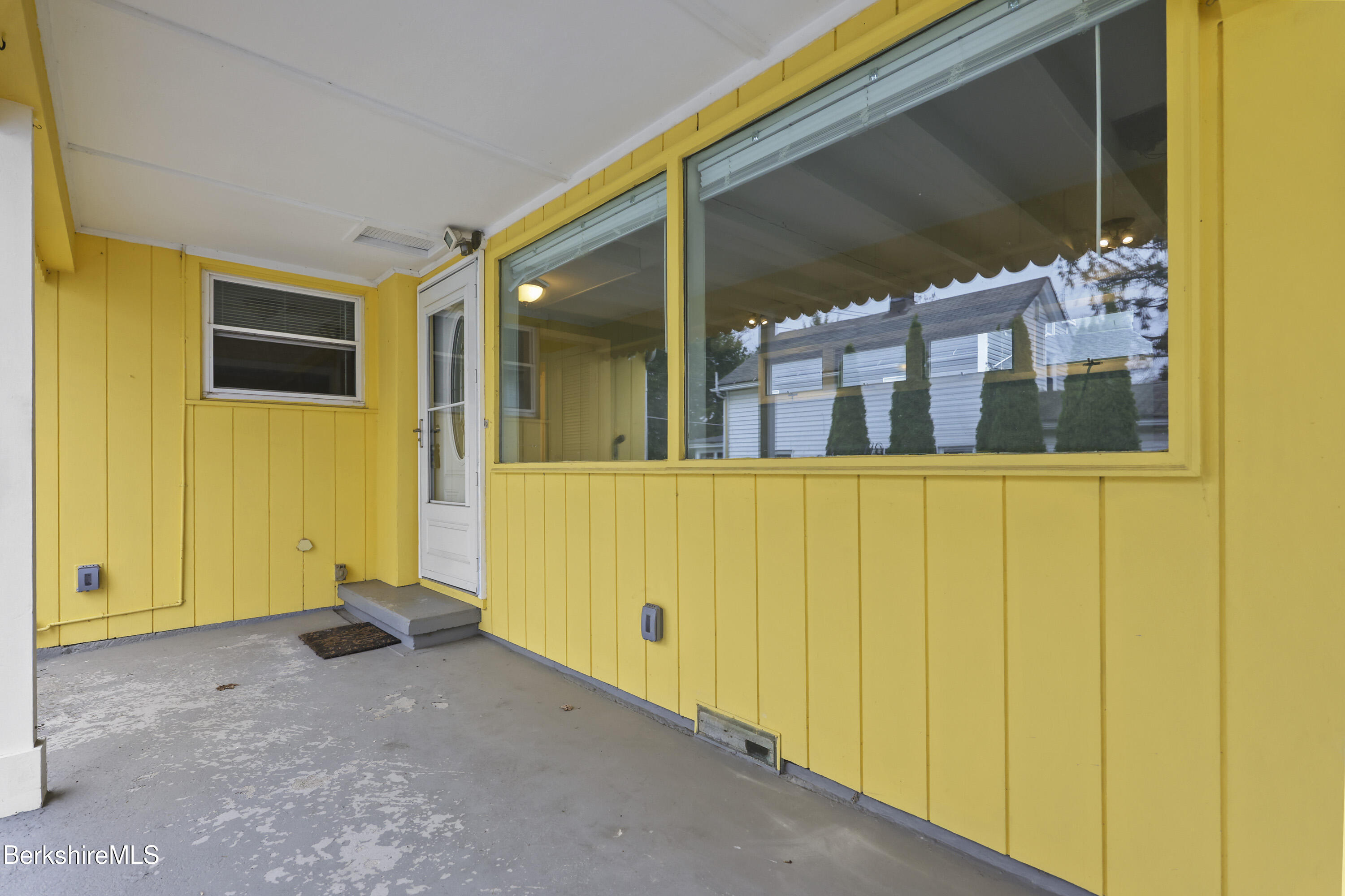 559 Onota Street Pittsfield, MA 01201 - Photo 24 of 29 covered entry