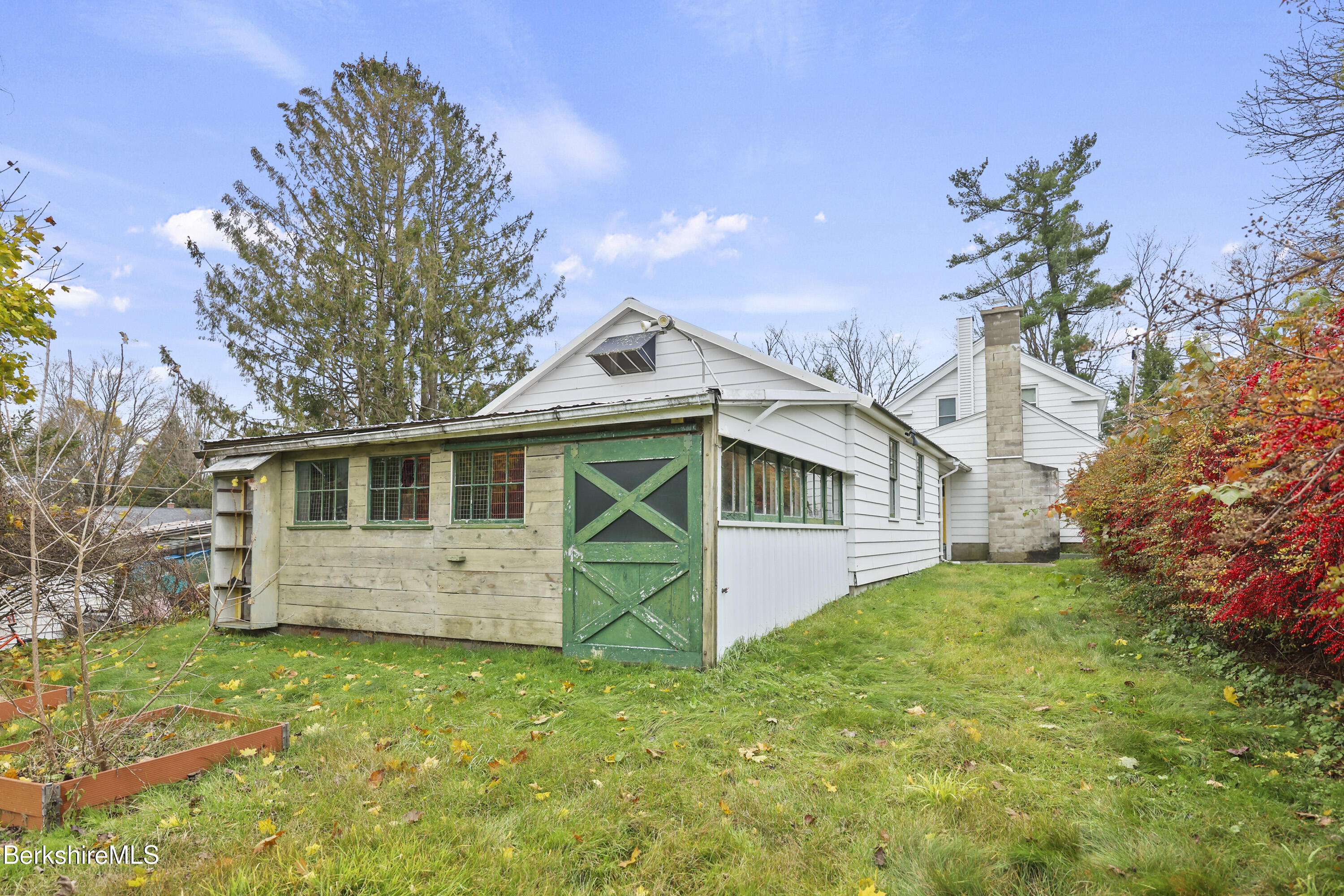 559 Onota Street Pittsfield, MA 01201 - Photo 25 of 29 back of garage