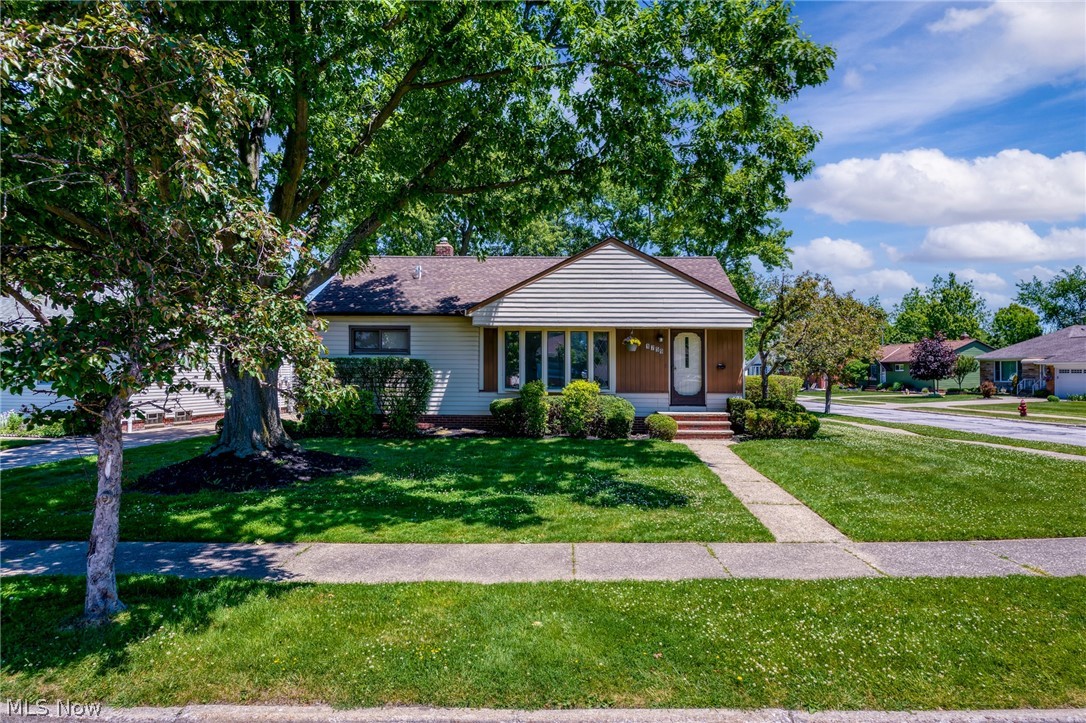 Welcome to 1759 Chelmsford Road, a quiet side street close to shops on Mayfield Road, City Park, Costco and I-271 entrance.