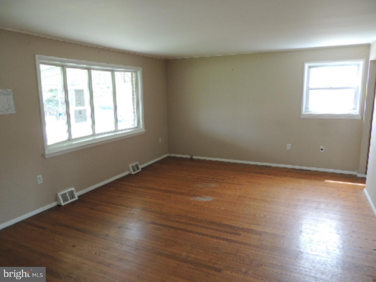2168 Springhouse Lane Aston, PA 19014 - Photo 6 of 12 Living Room