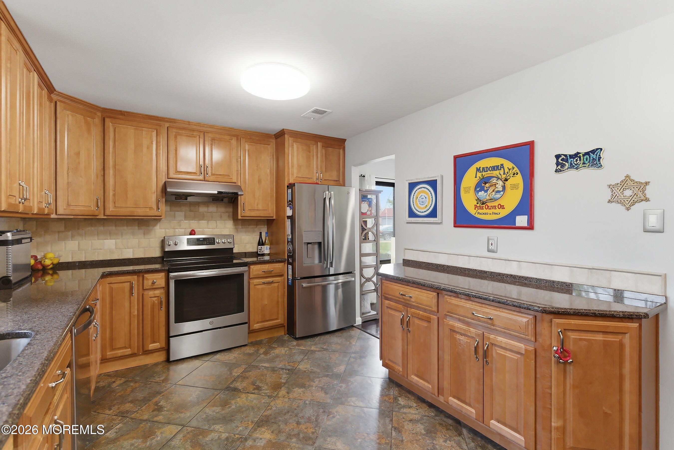 13 Summit Avenue Manalapan, NJ 07726 - Photo 8 of 22 09-Kitchen 1B
