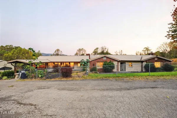 $199,000 | 490 Delaney Lane, Clintwood, VA 24228