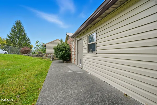 $199,000 | 490 Delaney Lane, Clintwood, VA 24228