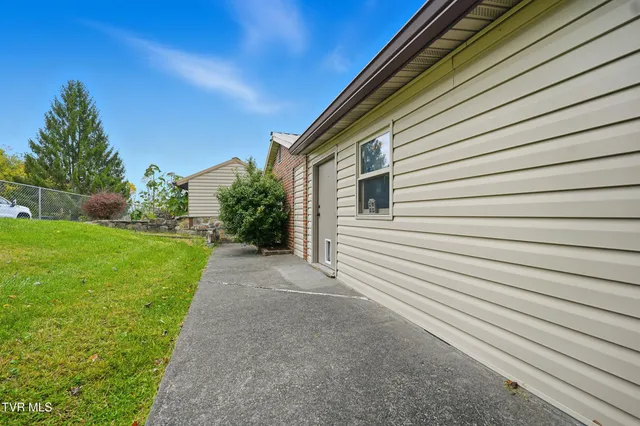 $229,000 | 490 Delaney Lane, Clintwood, VA 24228