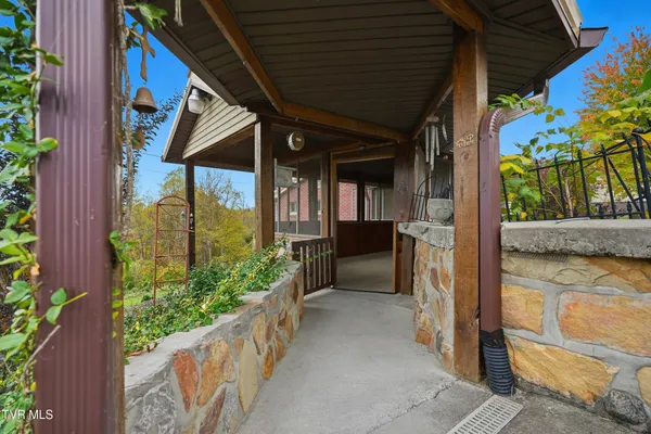 $199,000 | 490 Delaney Lane, Clintwood, VA 24228