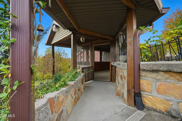 $229,000 | 490 Delaney Lane, Clintwood, VA 24228