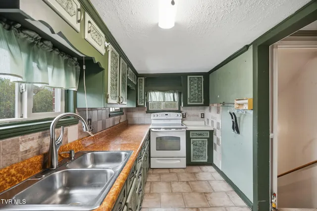 $229,000 | 490 Delaney Lane, Clintwood, VA 24228