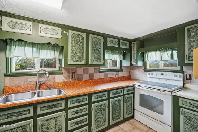 $229,000 | 490 Delaney Lane, Clintwood, VA 24228