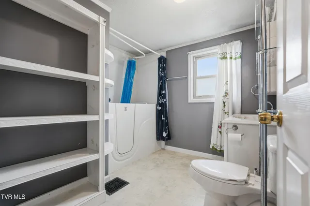 $229,000 | 490 Delaney Lane, Clintwood, VA 24228