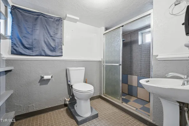 $229,000 | 490 Delaney Lane, Clintwood, VA 24228