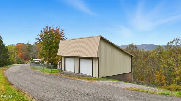 $199,000 | 490 Delaney Lane, Clintwood, VA 24228