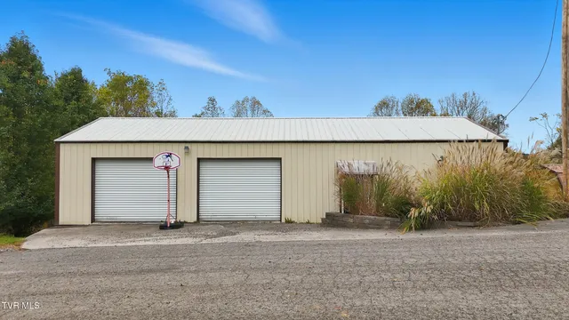 $229,000 | 490 Delaney Lane, Clintwood, VA 24228