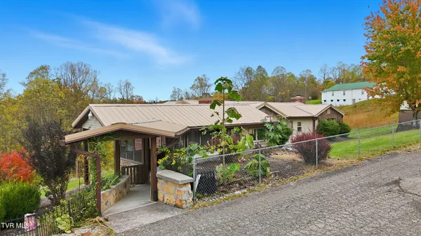 $199,000 | 490 Delaney Lane, Clintwood, VA 24228