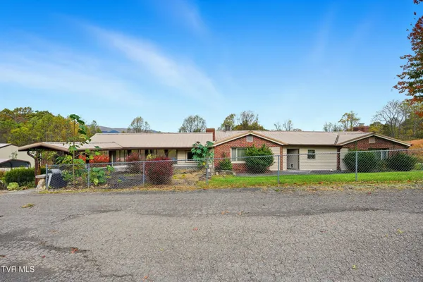 $199,000 | 490 Delaney Lane, Clintwood, VA 24228