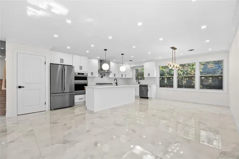 $1,788,000 | 2 Circle Drive, Syosset, NY 11791
