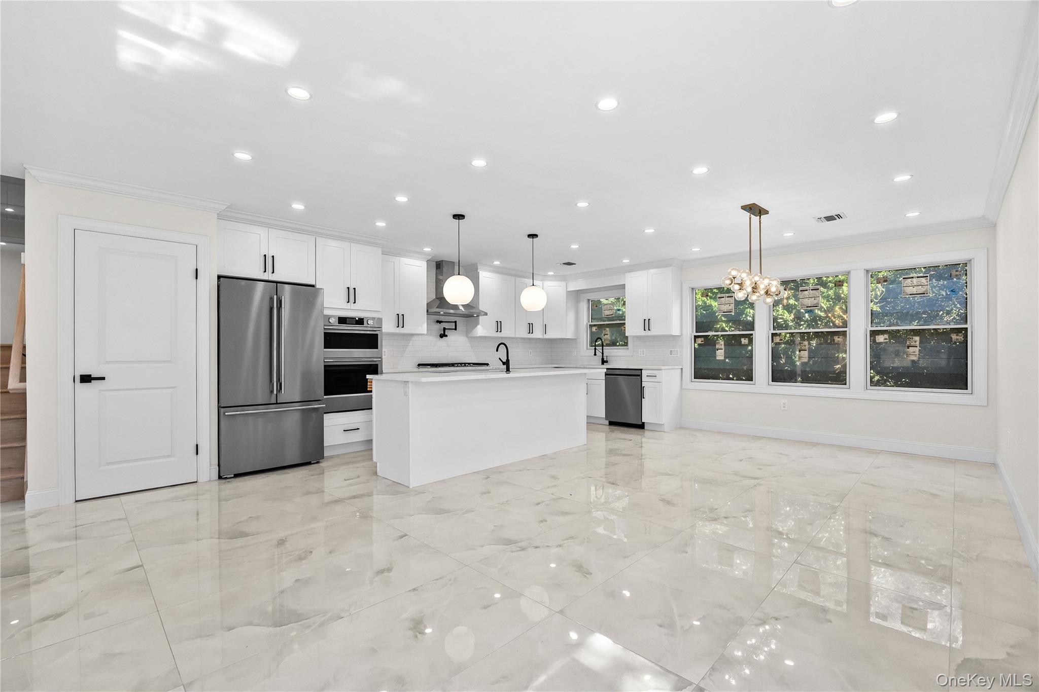 2 Circle Drive Syosset, NY 11791 - Photo 10 of 43