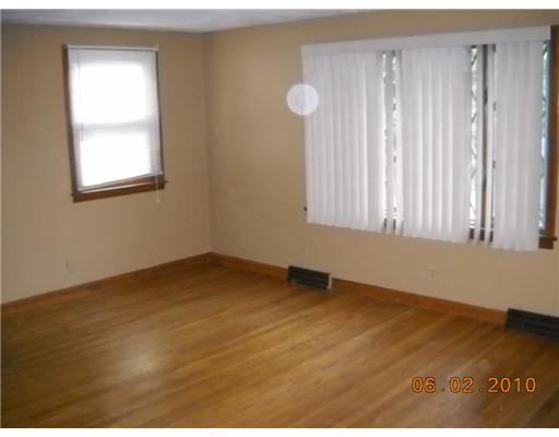 1 York Road Johnston, RI 02919 - Photo 2 of 12 Living Room.