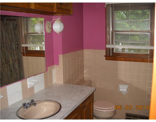 1 York Road Johnston, RI 02919 - Photo 6 of 12 Bathroom.
