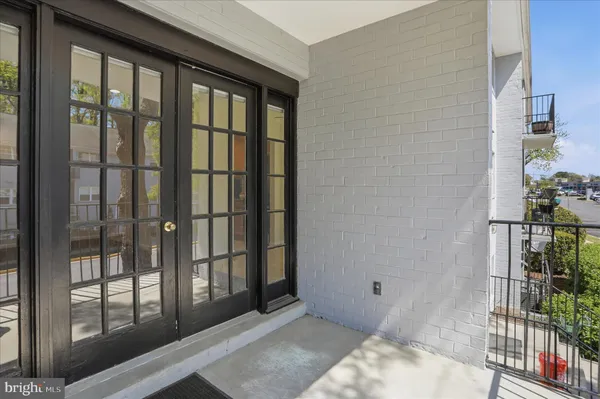 $270,000 | 7097 Spring Garden Drive, Unit 101, Springfield, VA 22150