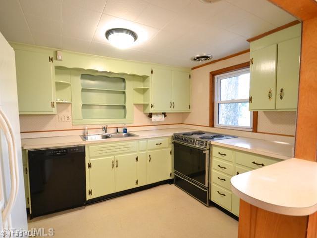 6614 Coltrane Mill Road Greensboro, NC 27406 - Photo 6 of 16 Kitchen.