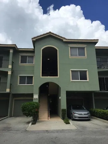 $2,450 | 350 Crestwood Circle, Unit 302, Royal Palm Beach, FL 33411