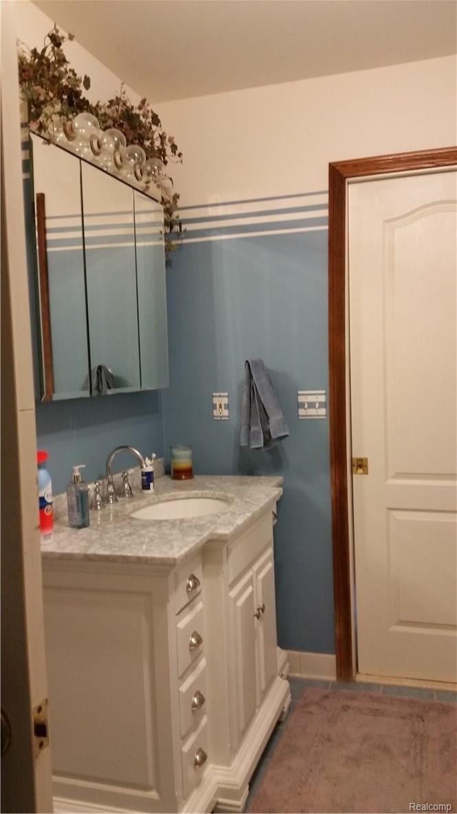 3321 Hodges Road Dryden, MI 48428 - Photo 15 of 38 25-bath.jpg