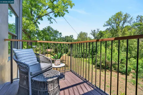 $1,215,000 | 4009 Redwood Road, Napa, CA 94558