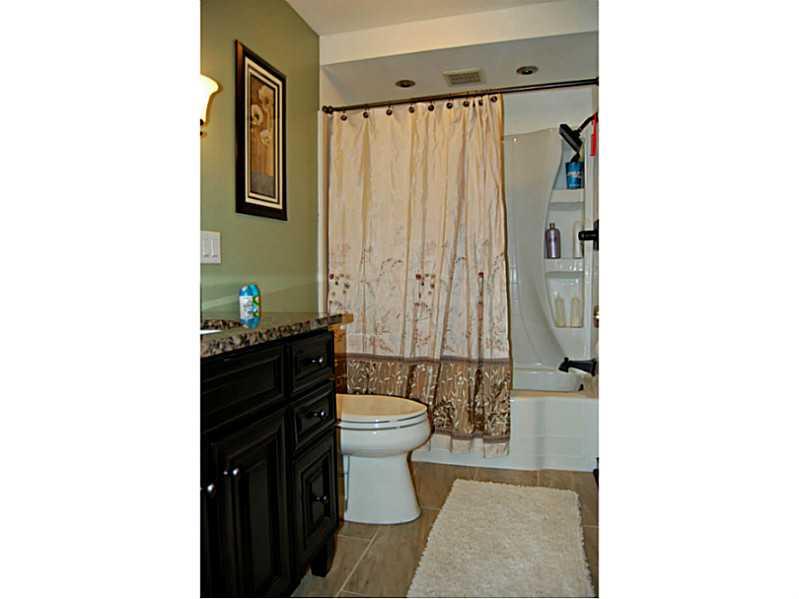 986 Cochrans Mill Road Pittsburgh, PA 15236 - Photo 13 of 25 Full Bath.