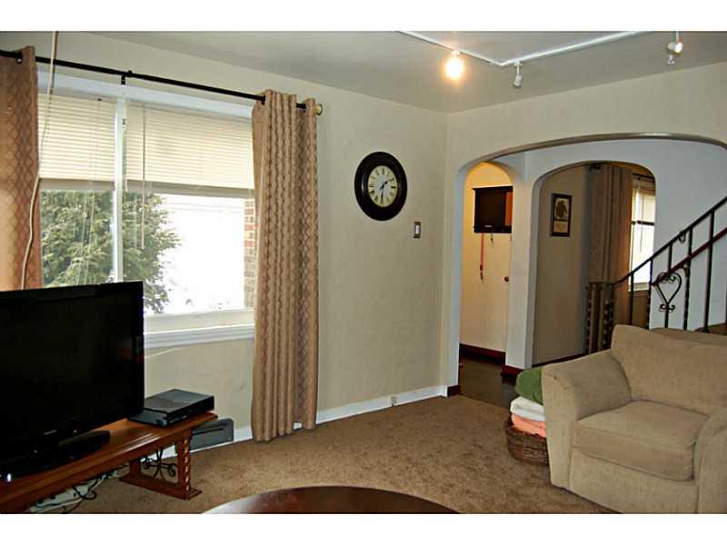 986 Cochrans Mill Road Pittsburgh, PA 15236 - Photo 6 of 25 Living Room.