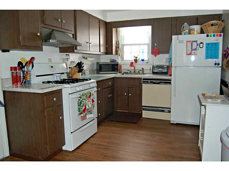 986 Cochrans Mill Road Pittsburgh, PA 15236 - Photo 9 of 25 Kitchen.