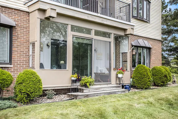 $210,900 | 225 West Columbia Avenue, Unit 6, Battle Creek, MI 49015