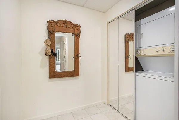 $210,900 | 225 West Columbia Avenue, Unit 6, Battle Creek, MI 49015