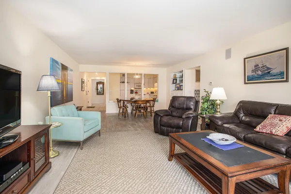 $210,900 | 225 West Columbia Avenue, Unit 6, Battle Creek, MI 49015