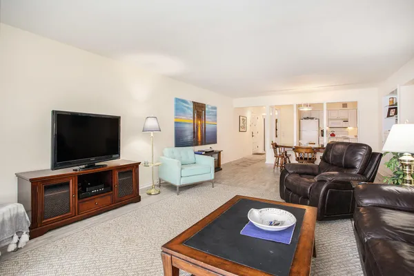 $210,900 | 225 West Columbia Avenue, Unit 6, Battle Creek, MI 49015