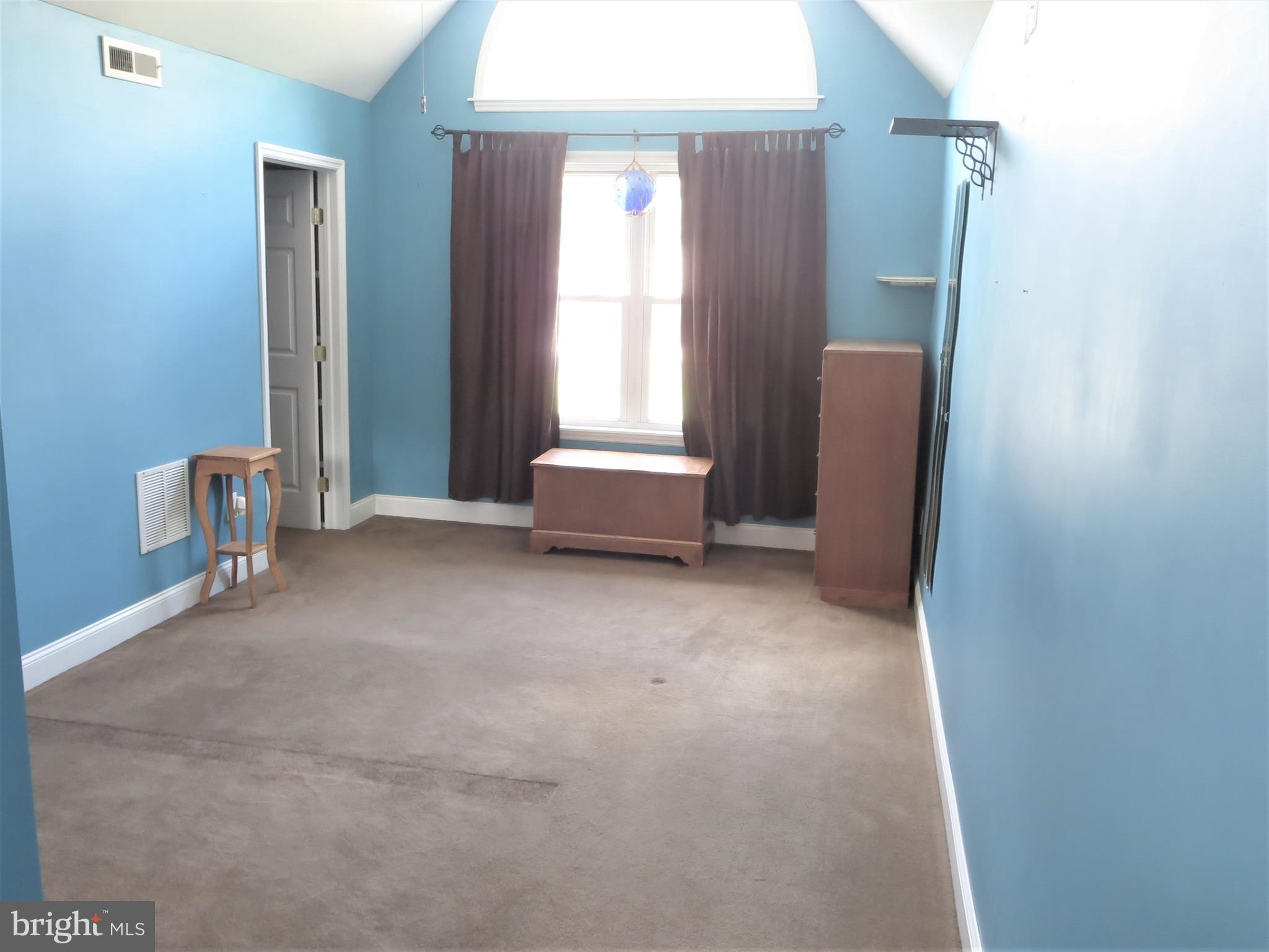 122 Andover Road Fairless Hills, PA 19030 - Photo 21 of 33 2nd flr MBR w/ cathedral ceiling and huge WIC