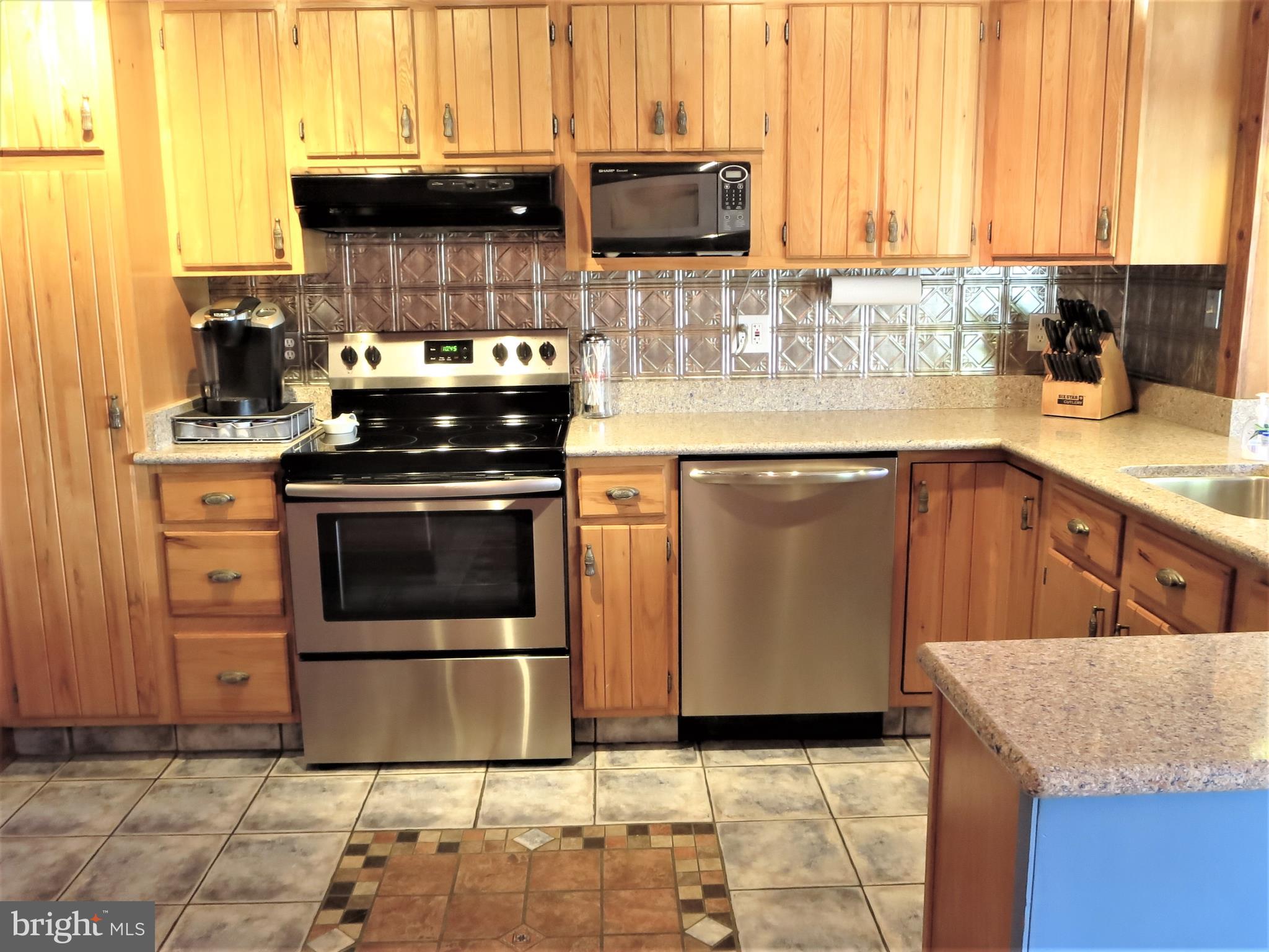 122 Andover Road Fairless Hills, PA 19030 - Photo 9 of 33 Ceramic tile floor & quartz counters