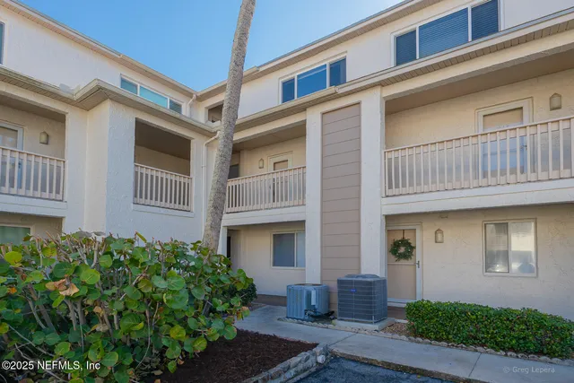 a view of a pathway with a house