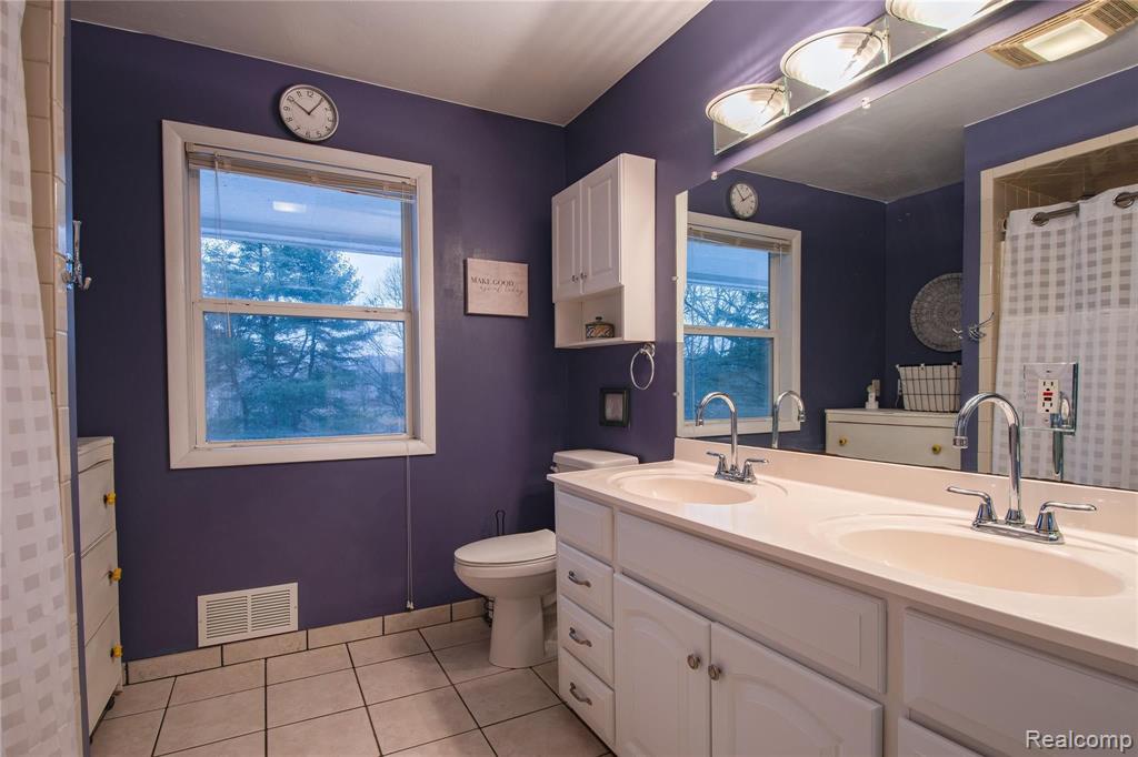 5665 Fisher Road Howell, MI 48855 - Photo 18 of 23